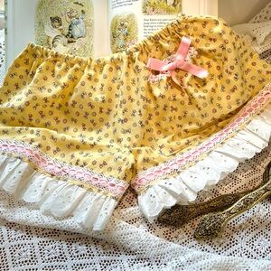 Yellow bloomers, pantaloons, knickers, cottage core summer shorts 24-27 waist